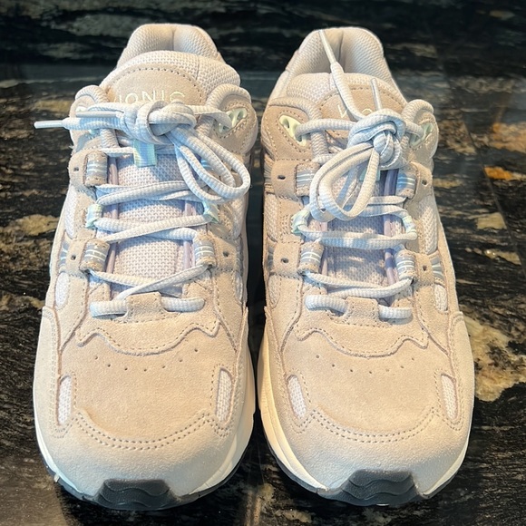 NWOB Vionic Classic Walker - Picture 6 of 17